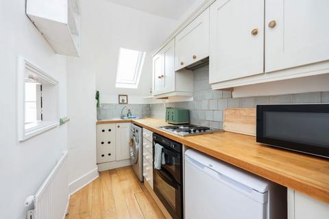 2 bedroom flat for sale, Schubert Road, London SW15