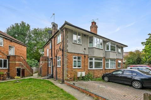 2 bedroom maisonette to rent, Methuen Close, Edgware, HA8