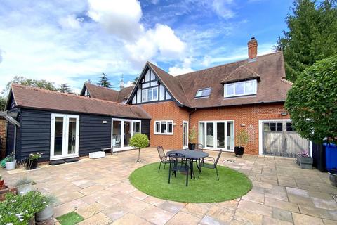 4 bedroom semi-detached house for sale, Wootton Drive, Ipswich, Suffolk, IP1