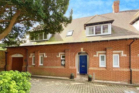 4 bedroom semi-detached house for sale, Wootton Drive, Ipswich, Suffolk, IP1