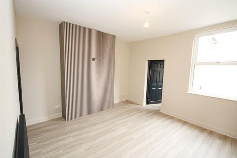 2 bedroom end of terrace house for sale, Farnworth Road, Penketh, WA5