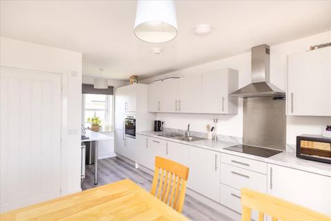 52 Shiel Hall Circle, Rosewell, EH24 9DE