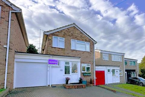 3 bedroom link detached house for sale, Harvesters Close, Rainham