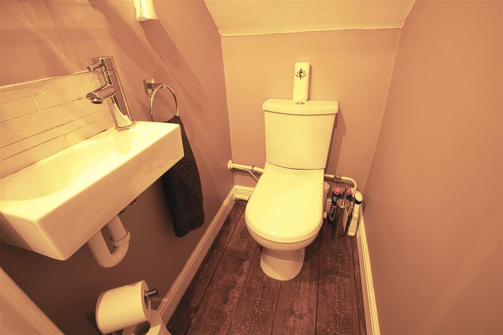 CLOAKROOM.jpg