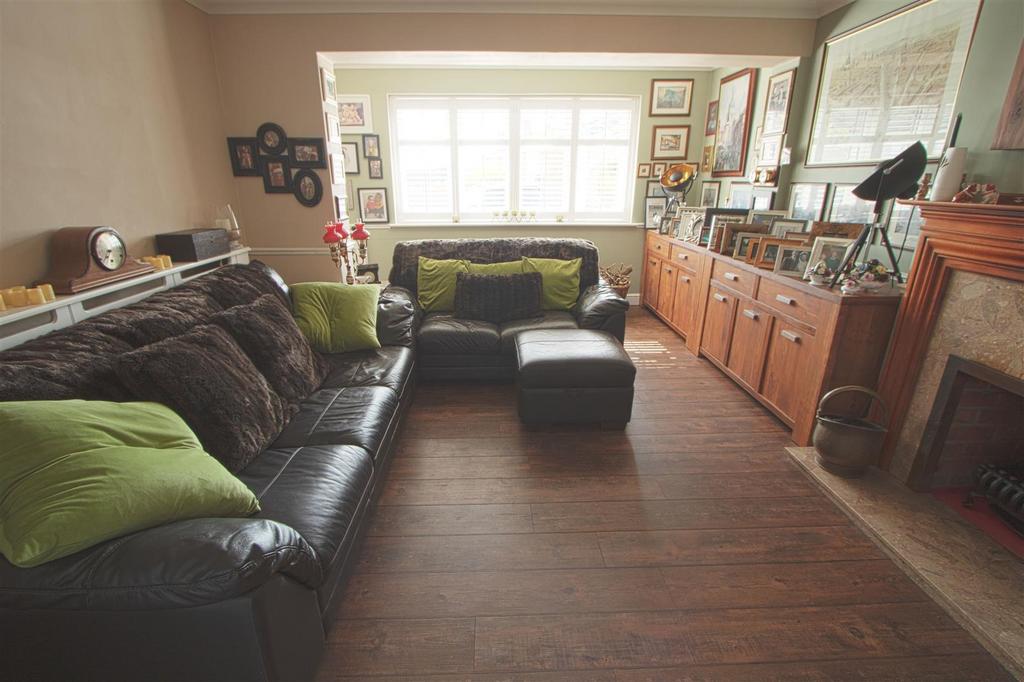 LOUNGE2.jpg