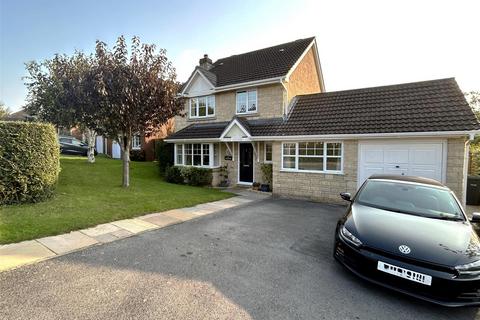 4 bedroom detached house to rent, Lanhill View, Chippenham