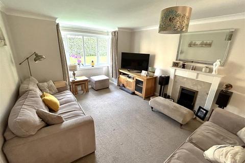 4 bedroom detached house to rent, Lanhill View, Chippenham