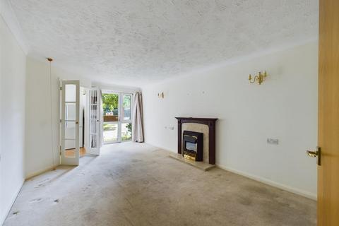 1 bedroom retirement property for sale, Brighton Road, Coulsdon CR5