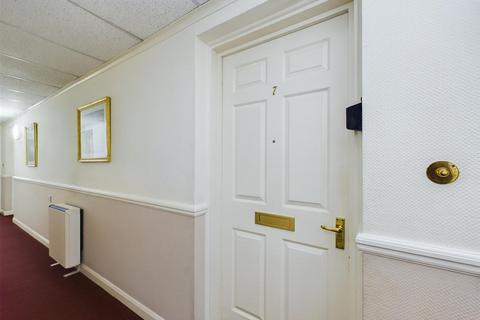 1 bedroom retirement property for sale, Brighton Road, Coulsdon CR5