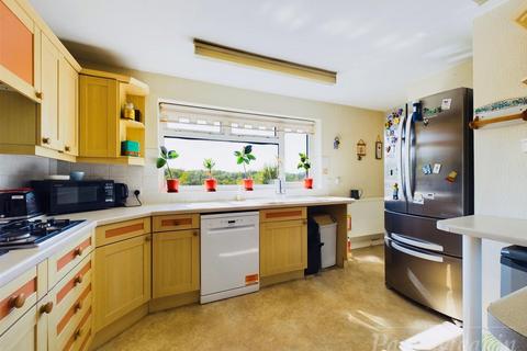 2 bedroom detached house for sale, Westfield Avenue, South Croydon