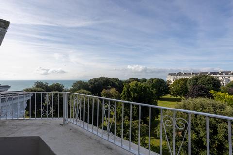 2 bedroom flat for sale, Clifton Gardens, Folkestone, CT20