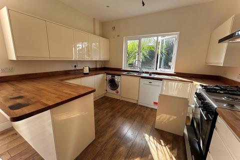 5 bedroom house to rent, St James Road, Sutton