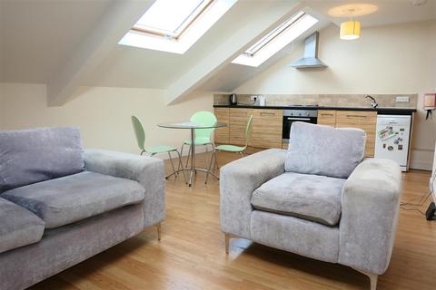 2 bedroom flat to rent, Bank House, Queen Street, Leeds, LS27 8DX