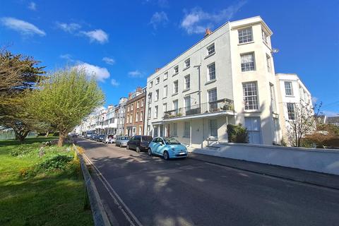 2 bedroom flat to rent, South Terrace, Littlehampton