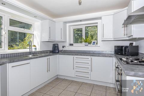 3 bedroom cottage for sale, Leeds Road, Mirfield WF14