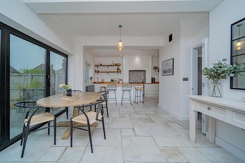 32 Beanacre Road, Melksham, SN12 8AL