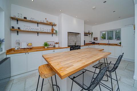 32 Beanacre Road, Melksham, SN12 8AL