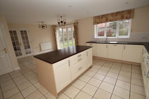 5 bedroom detached house to rent, Mimosa Drive, Reading RG2