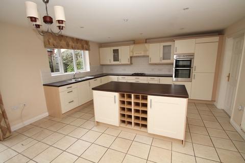 5 bedroom detached house to rent, Mimosa Drive, Reading RG2