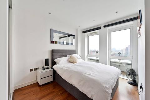 3 bedroom flat for sale, Enterprise Way, Wandsworth, London, SW18