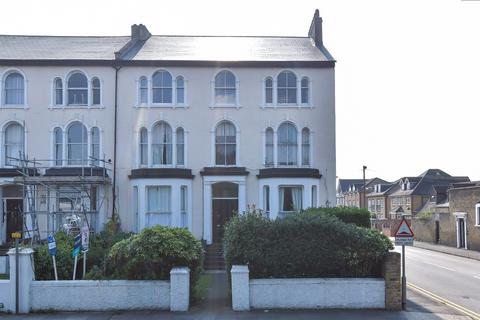 1 bedroom flat for sale, Overcliffe, Gravesend, Kent