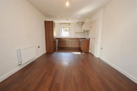 2 bedroom house to rent, Glenalmond Avenue, Cambridge CB2