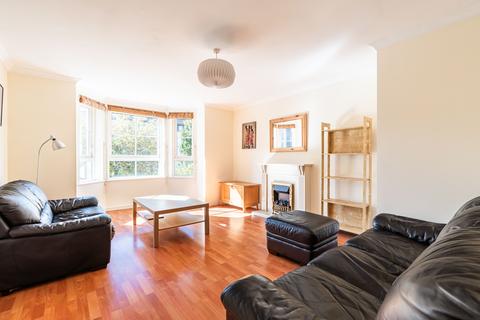 13/8 Dicksonfield, Edinburgh, EH7 5NE
