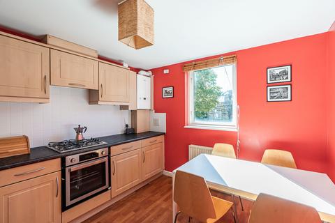 13/8 Dicksonfield, Edinburgh, EH7 5NE