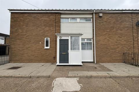 3 bedroom end of terrace house to rent, Quantock Close, Hull