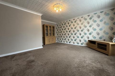 3 bedroom end of terrace house to rent, Quantock Close, Hull