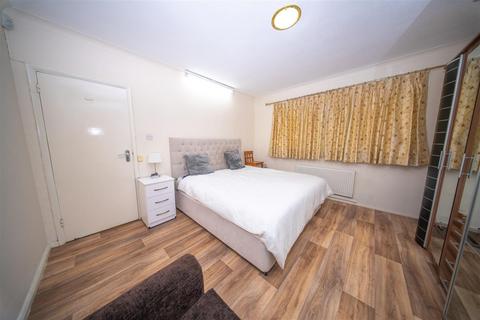 1 Fern Lane, Hounslow, TW5 0HN
