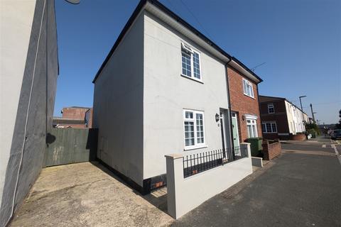 2 bedroom detached house to rent, Inner Avenue