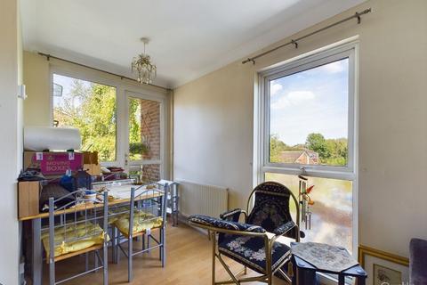 1 bedroom flat for sale, Friars Wood, Pixton Way, Croydon