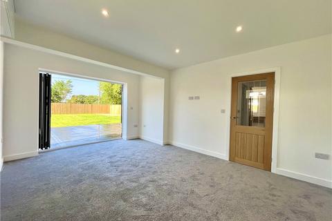 2 bedroom bungalow for sale, Little Whitehouse Road, Porchfield