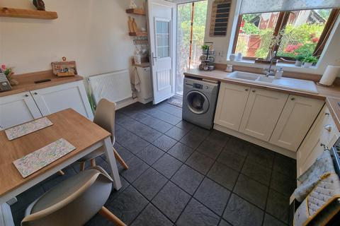 2 bedroom terraced house for sale, The Green, Lound