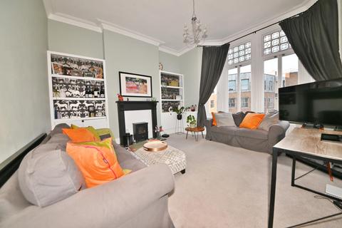 2 bedroom apartment for sale, Broad Street, Teddington TW11