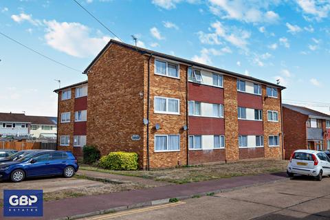 2 bedroom flat for sale, Great Cullings, Romford, RM7