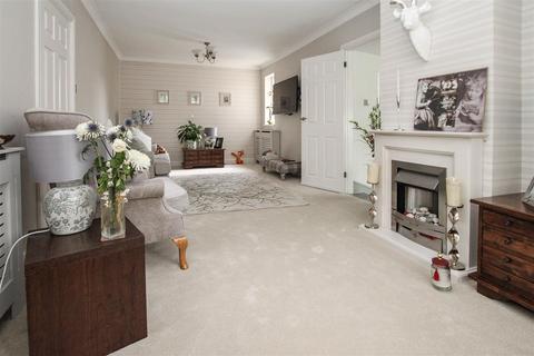 3 bedroom semi-detached house for sale, Chelmsford Road, Shenfield, Brentwood