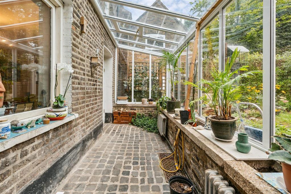 FOR SALE - Arlington Cottages, W4