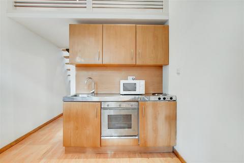 Studio to rent, Linden Gardens, London W2