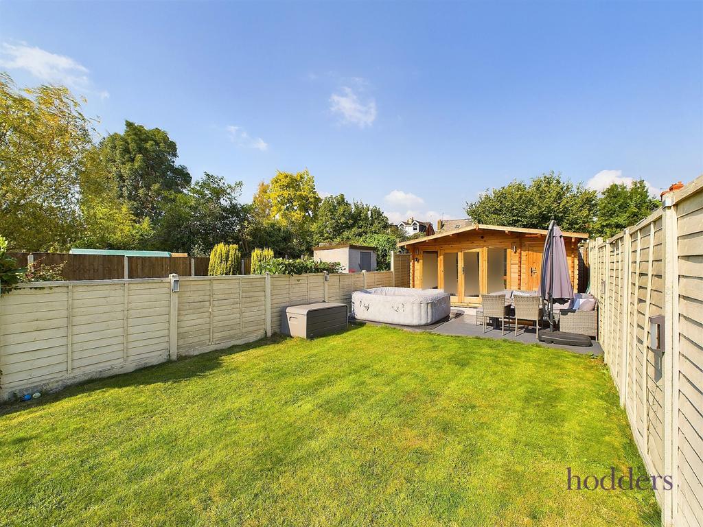 Mead Lane, Chertsey, Surrey, KT16 3 bed semidetached house for sale