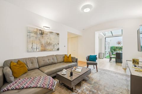 3 bedroom flat to rent, Ennismore Gardens, London, SW7