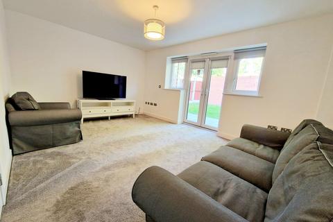 4 bedroom semi-detached house to rent, Carmody Close, Manchester, M40