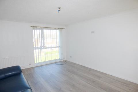 2 bedroom flat to rent, Chichester Way, Jarrow