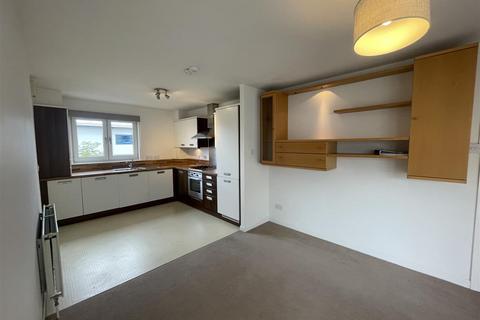 2 bedroom flat to rent, Monart Road, Perth