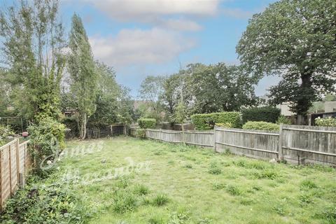 70 Pollards Hill North, London, SW16 4NY