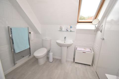42 Fleming Way, Exeter, EX2 4TP