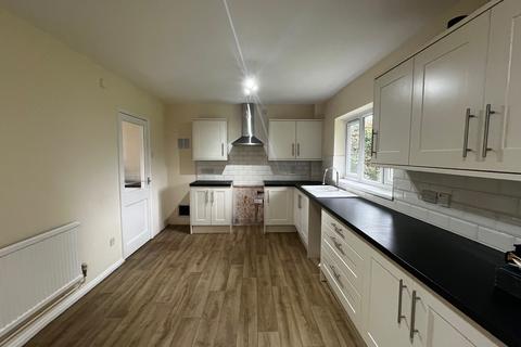 4 bedroom detached house to rent, Warwick Road, Keynsham BS31