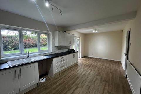 4 bedroom detached house to rent, Warwick Road, Keynsham BS31