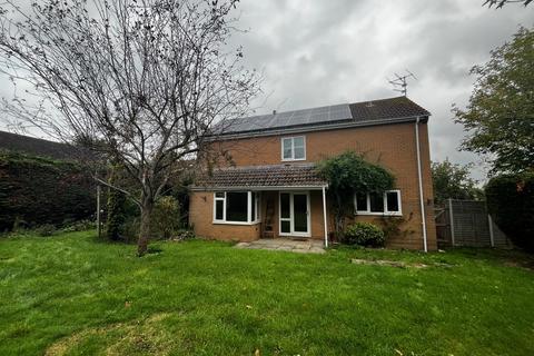 4 bedroom detached house to rent, Warwick Road, Keynsham BS31